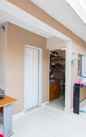 Casa à venda com 130m², 3 quartos e 3 vagas Casa à venda com 130m², 3 quartos e 3 vagasÁrea de serviço