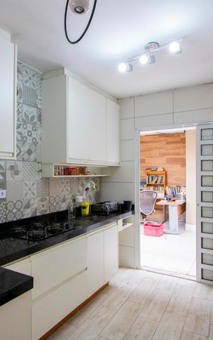 Casa à venda com 130m², 3 quartos e 3 vagas Casa à venda com 130m², 3 quartos e 3 vagasCozinha