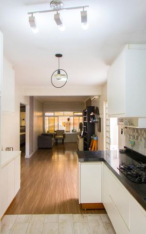 Casa à venda com 130m², 3 quartos e 3 vagas Casa à venda com 130m², 3 quartos e 3 vagasCozinha