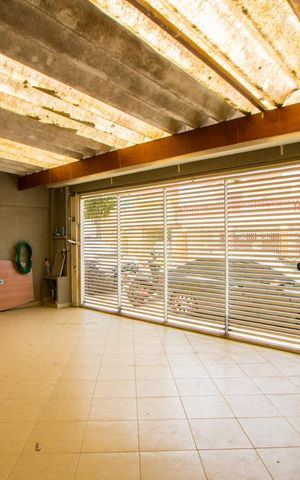 Casa à venda com 130m², 3 quartos e 3 vagas Casa à venda com 130m², 3 quartos e 3 vagasGaragem