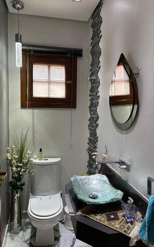 Casa à venda com 500m², 3 quartos e 3 vagas Casa à venda com 500m², 3 quartos e 3 vagasBanheiro