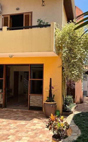 Casa à venda com 500m², 3 quartos e 3 vagas Casa à venda com 500m², 3 quartos e 3 vagasÁrea externa