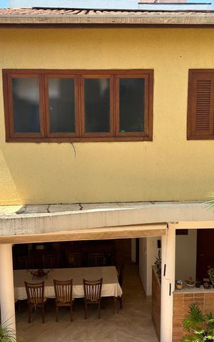 Casa à venda com 500m², 3 quartos e 3 vagas Casa à venda com 500m², 3 quartos e 3 vagasÁrea externa