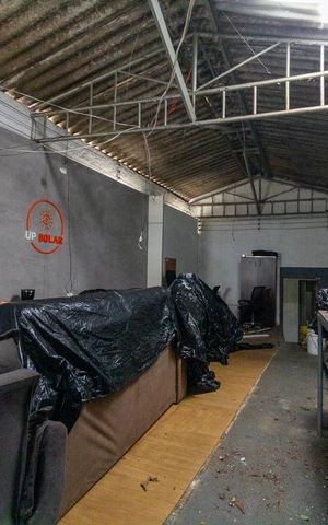 Casa à venda com 310m², 1 quarto e 6 vagas Casa à venda com 310m², 1 quarto e 6 vagasGalpão