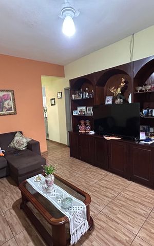 Casa à venda com 350m², 3 quartos e 2 vagasSala