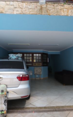 Casa à venda com 205m², 3 quartos e 4 vagasGaragem