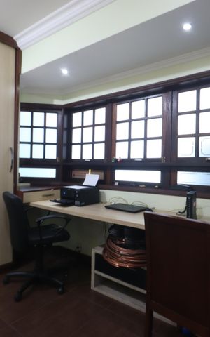 Casa à venda com 205m², 3 quartos e 4 vagasEscritório