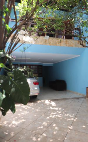 Casa à venda com 205m², 3 quartos e 4 vagasGaragem