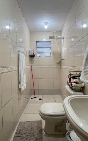 Casa à venda com 130m², 1 quarto e 3 vagas Casa à venda com 130m², 1 quarto e 3 vagasBanheiro Social