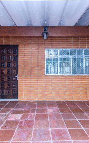 Casa à venda com 130m², 2 quartos e 2 vagas Casa à venda com 130m², 2 quartos e 2 vagasGaragem