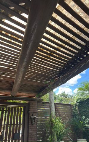 Casa à venda com 500m², 5 quartos e 3 vagas Casa à venda com 500m², 5 quartos e 3 vagasÁrea externa