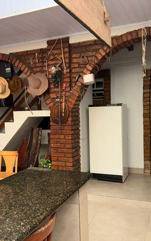 Casa à venda com 500m², 5 quartos e 3 vagas Casa à venda com 500m², 5 quartos e 3 vagasÁrea externa