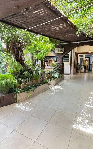 Casa à venda com 500m², 5 quartos e 3 vagas Casa à venda com 500m², 5 quartos e 3 vagasÁrea externa