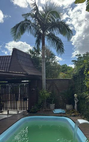 Casa à venda com 500m², 5 quartos e 3 vagas Casa à venda com 500m², 5 quartos e 3 vagasÁrea externa