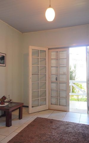 Casa à venda com 132m², 3 quartos e 2 vagasSala
