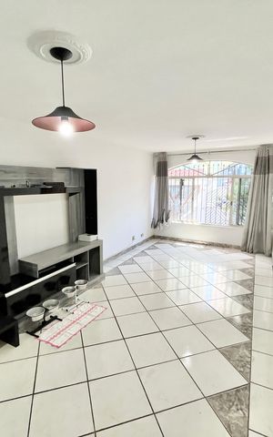Casa à venda com 212m², 3 quartos e 4 vagas Casa à venda com 212m², 3 quartos e 4 vagasSala
