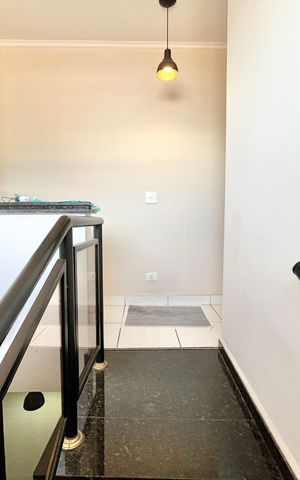 Casa à venda com 212m², 3 quartos e 4 vagas Casa à venda com 212m², 3 quartos e 4 vagasEscada