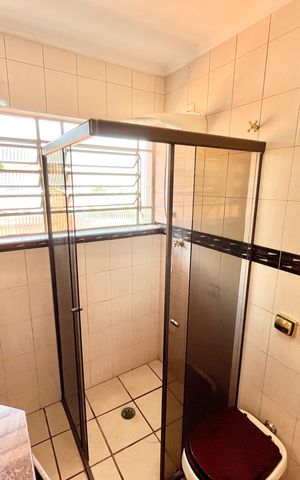Casa à venda com 212m², 3 quartos e 4 vagas Casa à venda com 212m², 3 quartos e 4 vagasBanheiro da Suíte 2