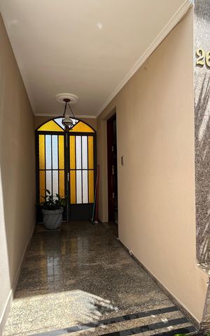 Casa à venda com 212m², 3 quartos e 4 vagas Casa à venda com 212m², 3 quartos e 4 vagasEntrada