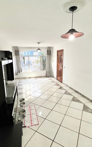 Casa à venda com 212m², 3 quartos e 4 vagas Casa à venda com 212m², 3 quartos e 4 vagasSala