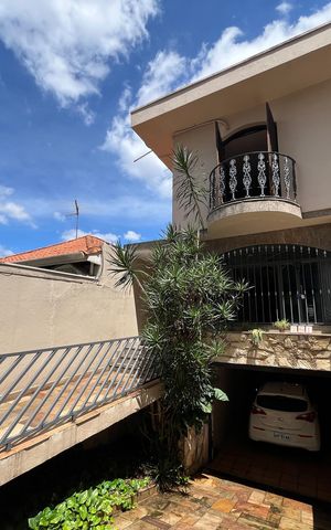 Casa à venda com 212m², 3 quartos e 4 vagas Casa à venda com 212m², 3 quartos e 4 vagasEntrada