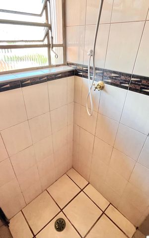 Casa à venda com 212m², 3 quartos e 4 vagas Casa à venda com 212m², 3 quartos e 4 vagasBanheiro da Suíte 2