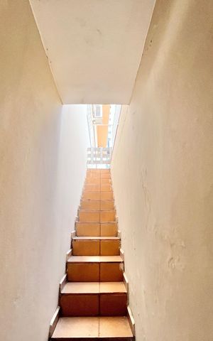 Casa à venda com 212m², 3 quartos e 4 vagas Casa à venda com 212m², 3 quartos e 4 vagasEscada