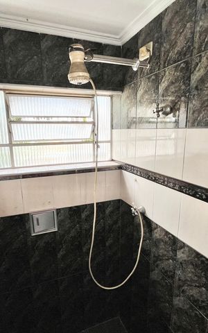Casa à venda com 212m², 3 quartos e 4 vagas Casa à venda com 212m², 3 quartos e 4 vagasBanheiro de serviço