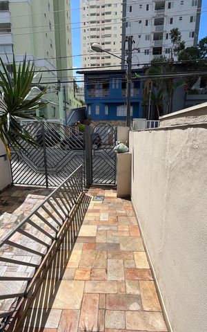 Casa à venda com 212m², 3 quartos e 4 vagas Casa à venda com 212m², 3 quartos e 4 vagasEntrada