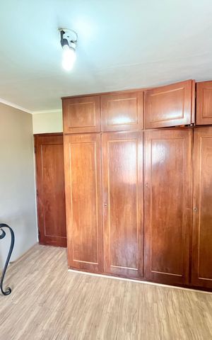 Casa à venda com 212m², 3 quartos e 4 vagas Casa à venda com 212m², 3 quartos e 4 vagasQuarto 3