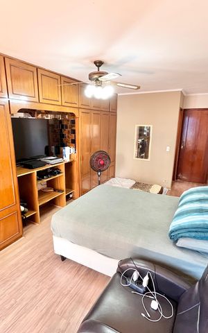 Casa à venda com 212m², 3 quartos e 4 vagas Casa à venda com 212m², 3 quartos e 4 vagasQuarto 2 - Suíte