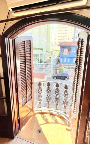 Casa à venda com 212m², 3 quartos e 4 vagas Casa à venda com 212m², 3 quartos e 4 vagasQuarto 2 - Suíte Varanda
