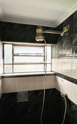 Casa à venda com 212m², 3 quartos e 4 vagas Casa à venda com 212m², 3 quartos e 4 vagasBanheiro de serviço