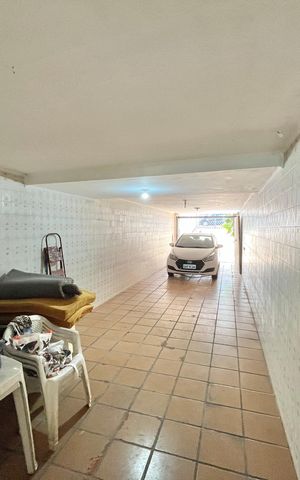 Casa à venda com 212m², 3 quartos e 4 vagas Casa à venda com 212m², 3 quartos e 4 vagasGaragem