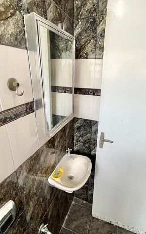 Casa à venda com 212m², 3 quartos e 4 vagas Casa à venda com 212m², 3 quartos e 4 vagasBanheiro de serviço