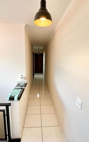Casa à venda com 212m², 3 quartos e 4 vagas Casa à venda com 212m², 3 quartos e 4 vagasCorredor