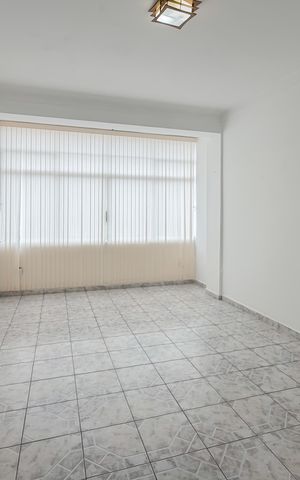 Apartamento à venda com 74m², 2 quartos e 1 vaga Apartamento à venda com 74m², 2 quartos e 1 vagaSala - Cortinas