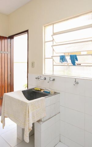 Casa à venda com 160m², 4 quartos e 2 vagas Casa à venda com 160m², 4 quartos e 2 vagasÁrea de Serviço