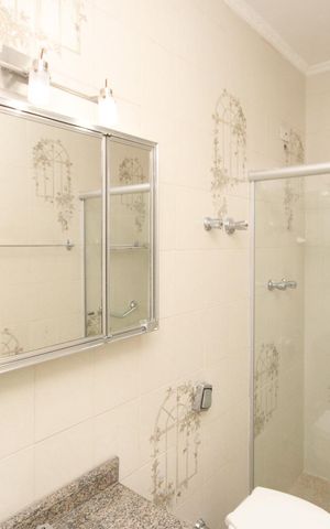 Casa à venda com 160m², 4 quartos e 2 vagas Casa à venda com 160m², 4 quartos e 2 vagasBanheiro 1
