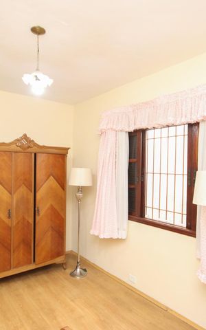 Casa à venda com 160m², 4 quartos e 2 vagas Casa à venda com 160m², 4 quartos e 2 vagasQuarto 1
