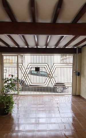 Casa à venda com 160m², 4 quartos e 2 vagas Casa à venda com 160m², 4 quartos e 2 vagasGaragem