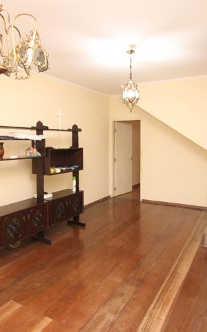 Casa à venda com 160m², 4 quartos e 2 vagas Casa à venda com 160m², 4 quartos e 2 vagasSala