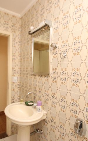 Casa à venda com 160m², 4 quartos e 2 vagas Casa à venda com 160m², 4 quartos e 2 vagasBanheiro 2