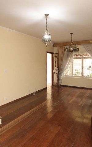 Casa à venda com 160m², 4 quartos e 2 vagas Casa à venda com 160m², 4 quartos e 2 vagasSala