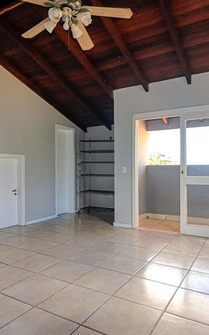 Casa de condomínio à venda com 217m², 3 quartos e 2 vagas Casa de condomínio à venda com 217m², 3 quartos e 2 vagasSala