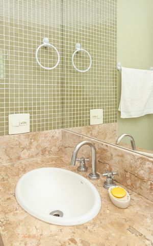 Apartamento à venda com 132m², 3 quartos e 2 vagasBanheiro da Suíte