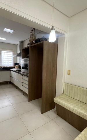 Casa à venda com 227m², 4 quartos e 3 vagas
