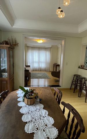 Casa à venda com 227m², 4 quartos e 3 vagas