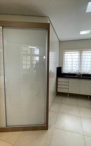 Casa à venda com 227m², 4 quartos e 3 vagas