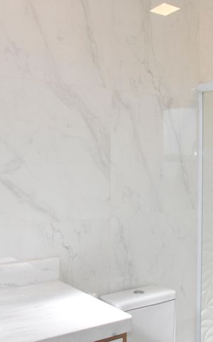 Casa de condomínio para alugar com 466m², 5 quartos e 6 vagasBanheiro da Suíte 1